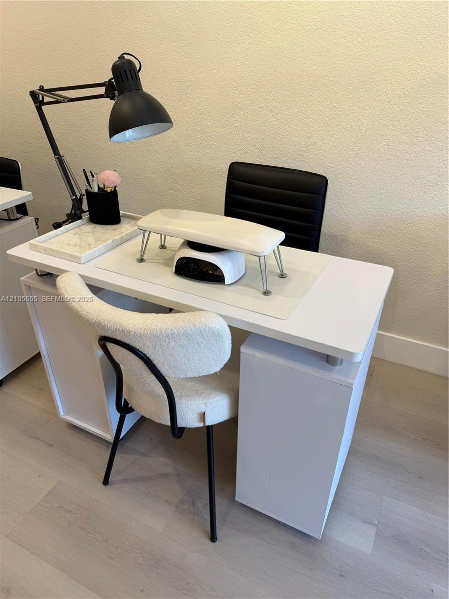Beauty nails salon for sale in Miami Springs, FL