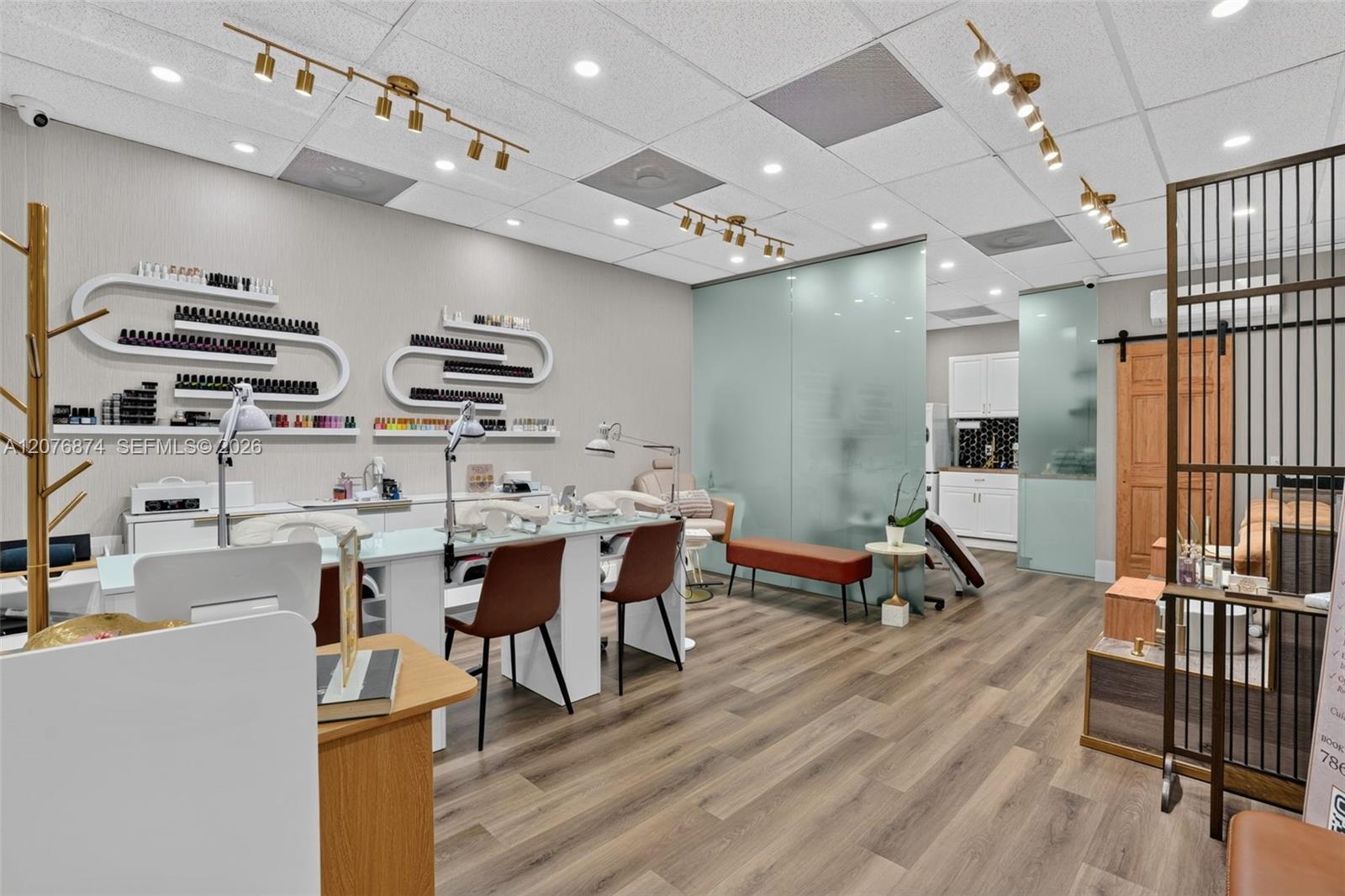 Nail salon for sale in Miami, FL